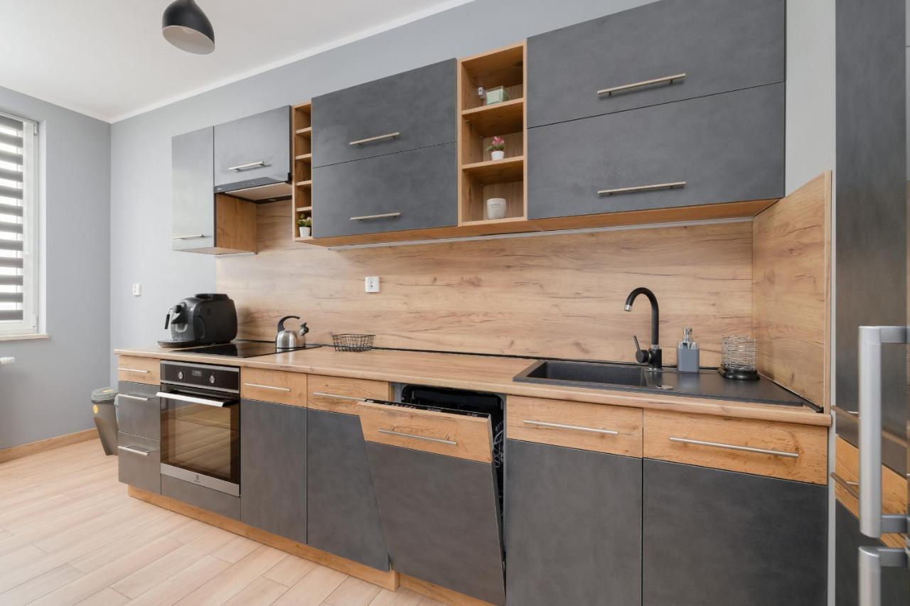 Osiedle Avia Family Apartment In Krakow With Balcony By Noclegi Renters Exterior foto